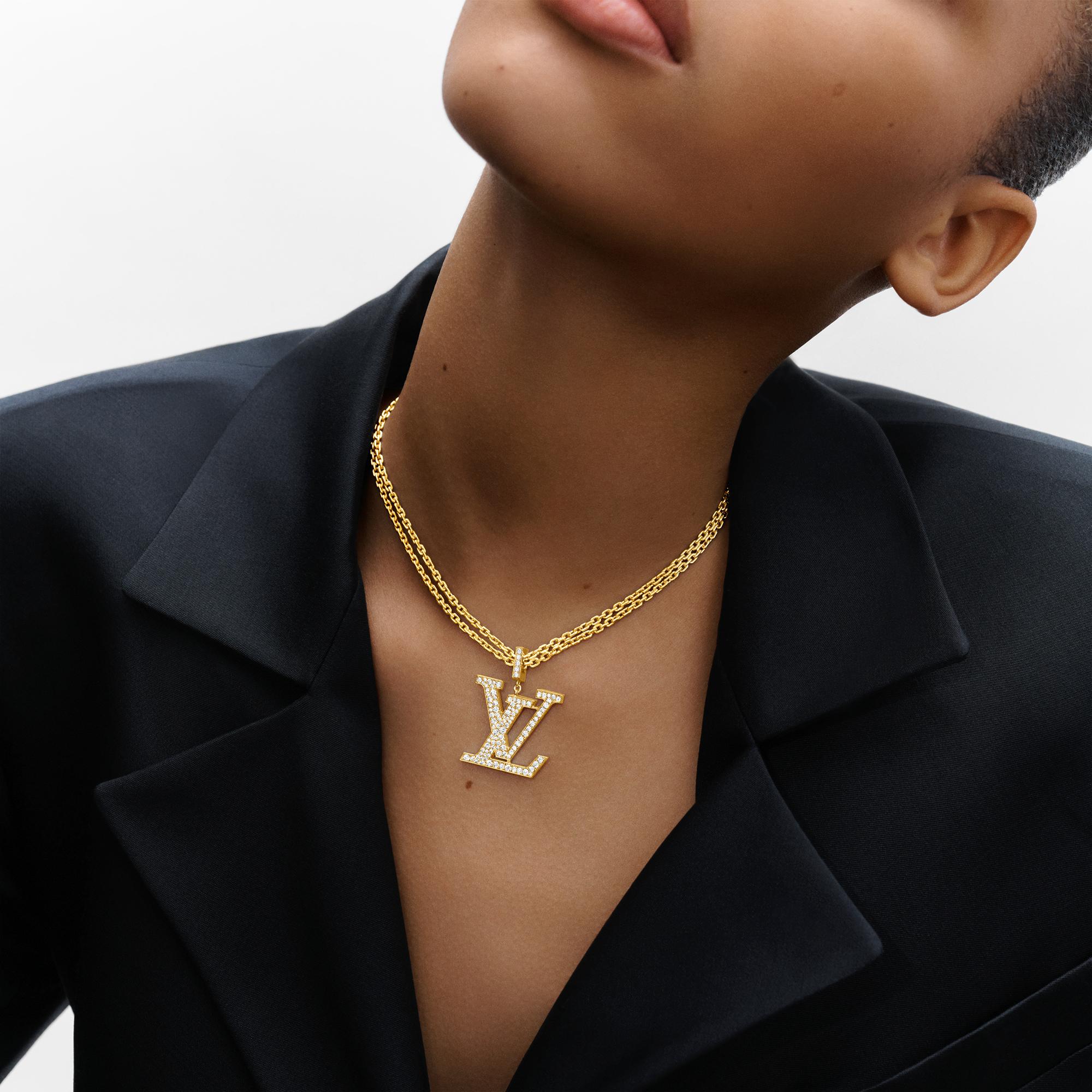 Jewellery - LV Large Pendant, Yellow Gold And Diamonds  Jewellery Categories Necklaces and Pendants | LOUIS VUITTON (Product zoom)