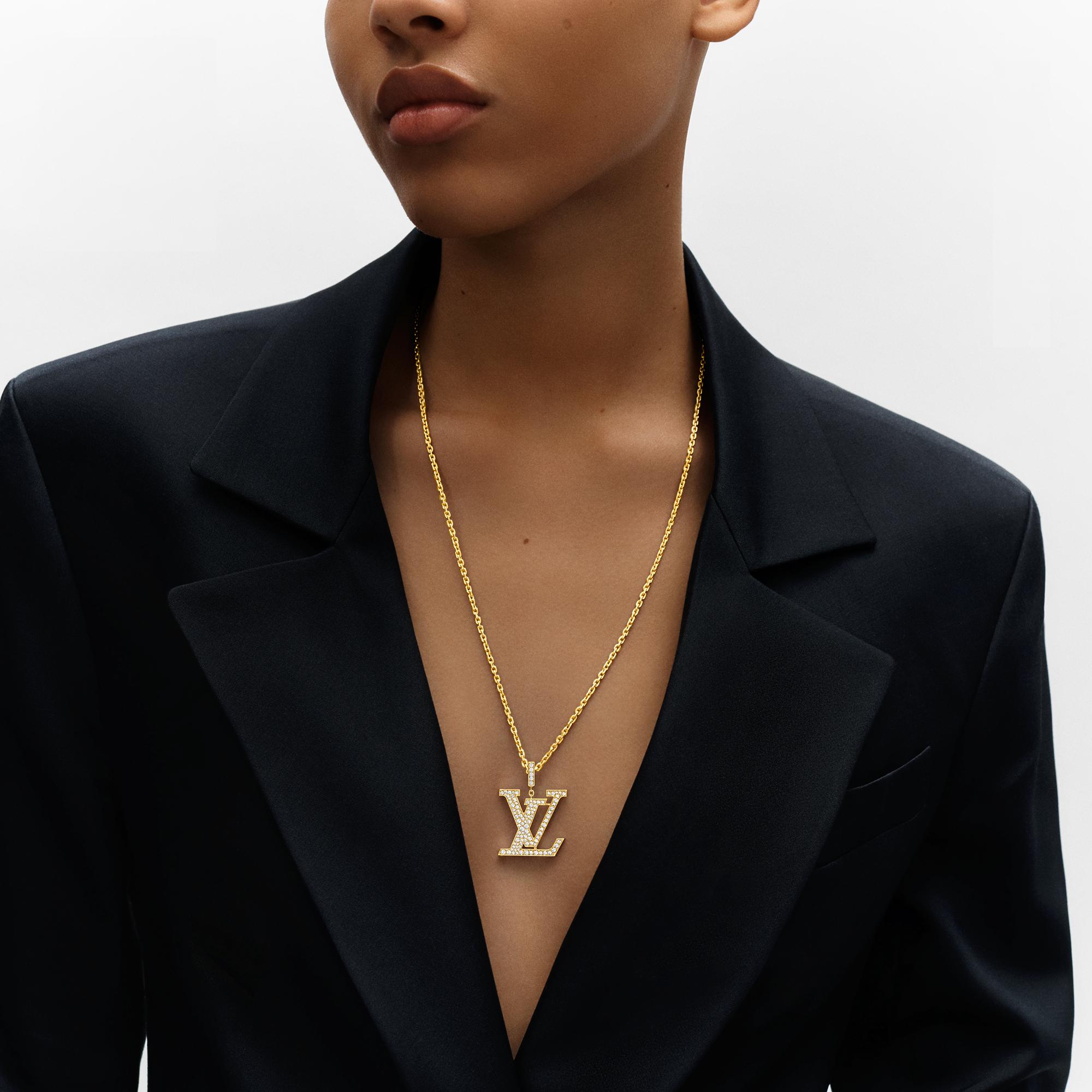 Jewellery - LV Large Pendant, Yellow Gold And Diamonds  Jewellery Categories Necklaces and Pendants | LOUIS VUITTON (Product zoom)