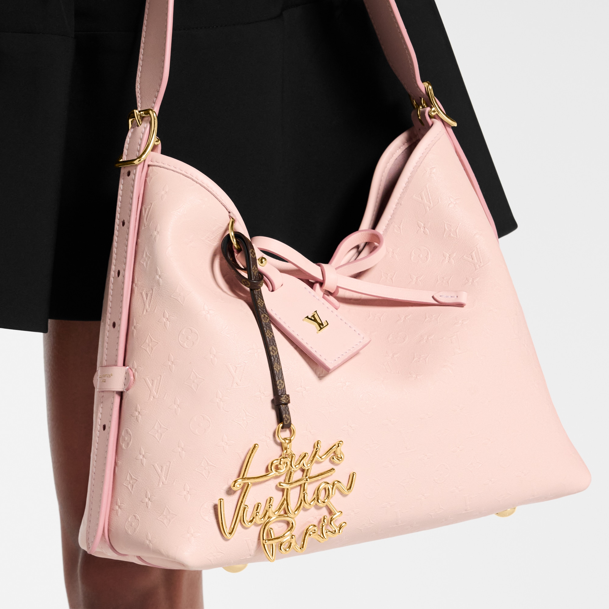 Women - LV Lettering Bag Charm S00 Women Accessories Bag Charms and Keyholders | LOUIS VUITTON (Product zoom)