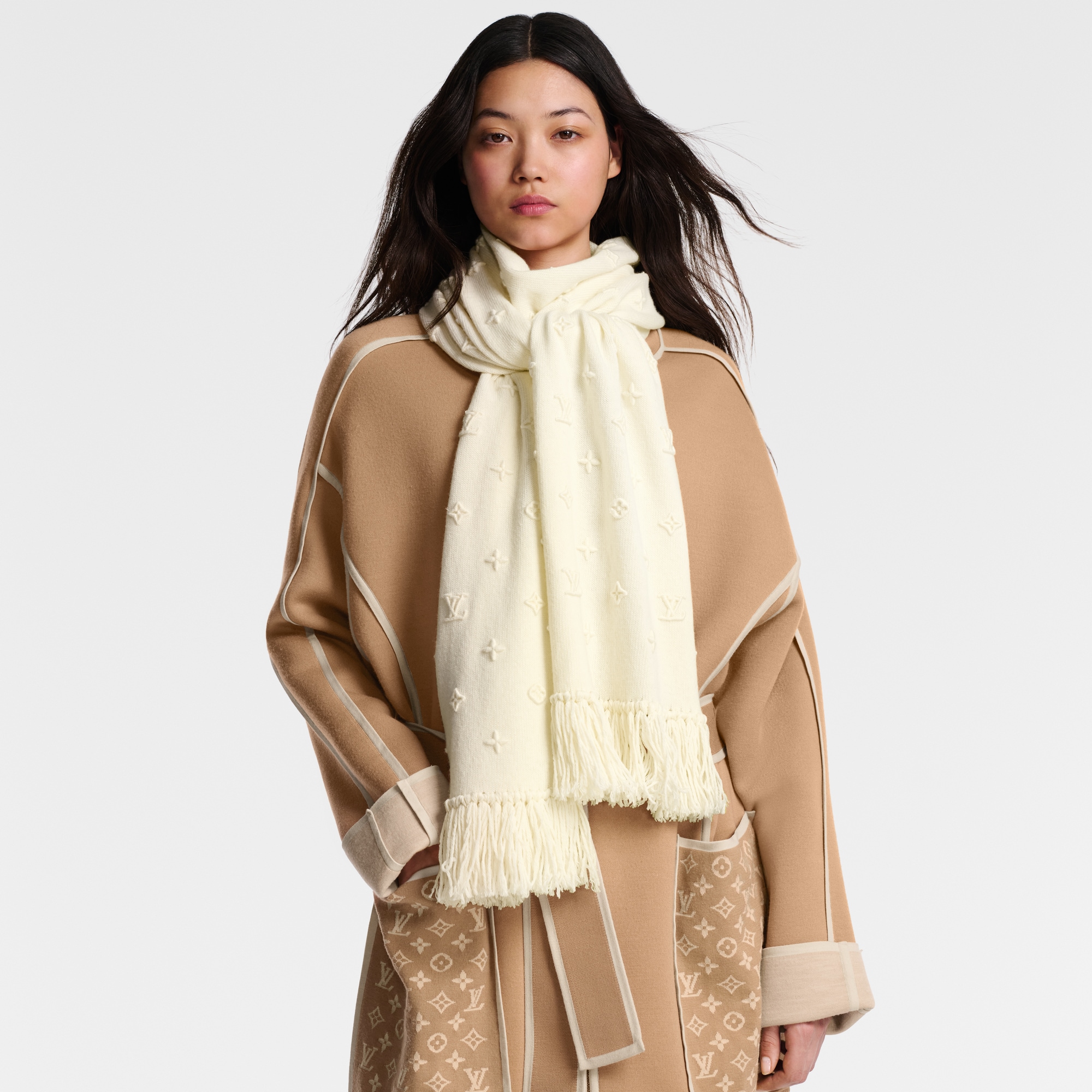 Women - LV Monogram 3D Scarf S00 Women Accessories Scarves | LOUIS VUITTON (Product zoom)