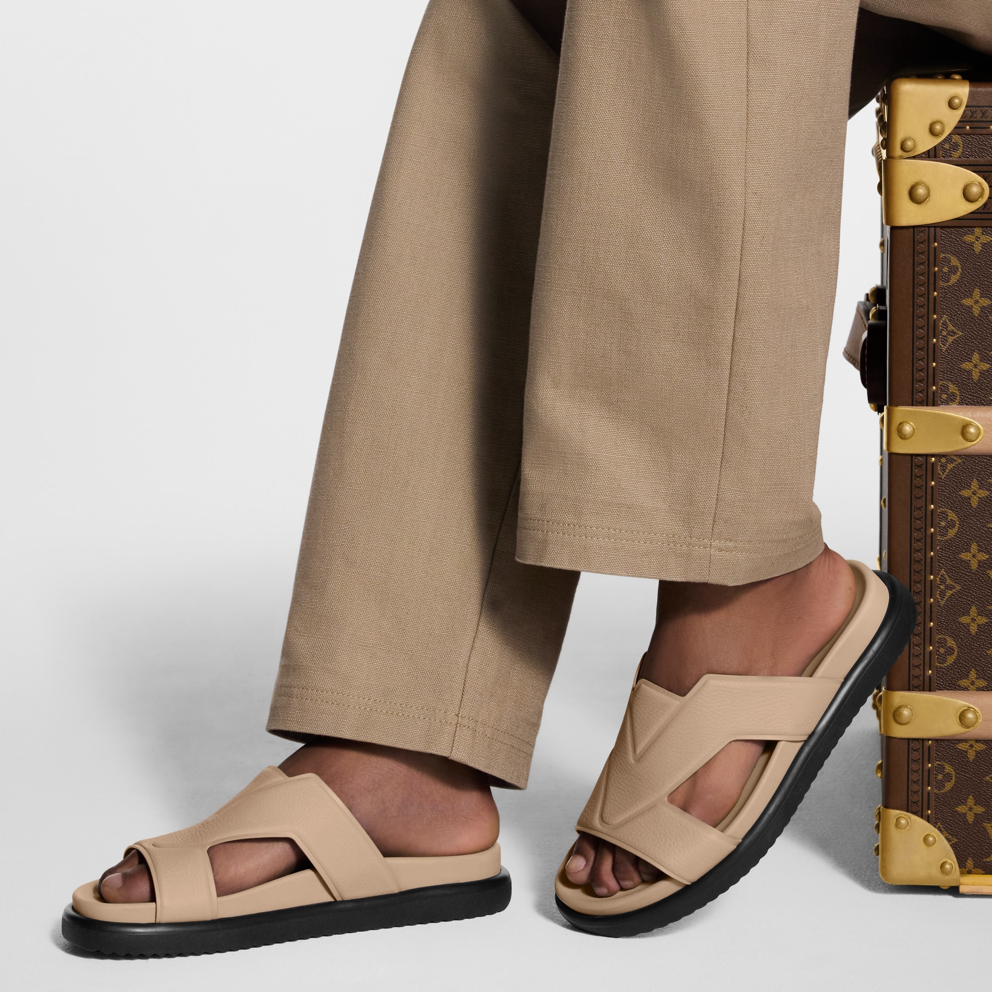 Men - LV Oasis Mules  Men Shoes Sandals | LOUIS VUITTON (Product zoom)
