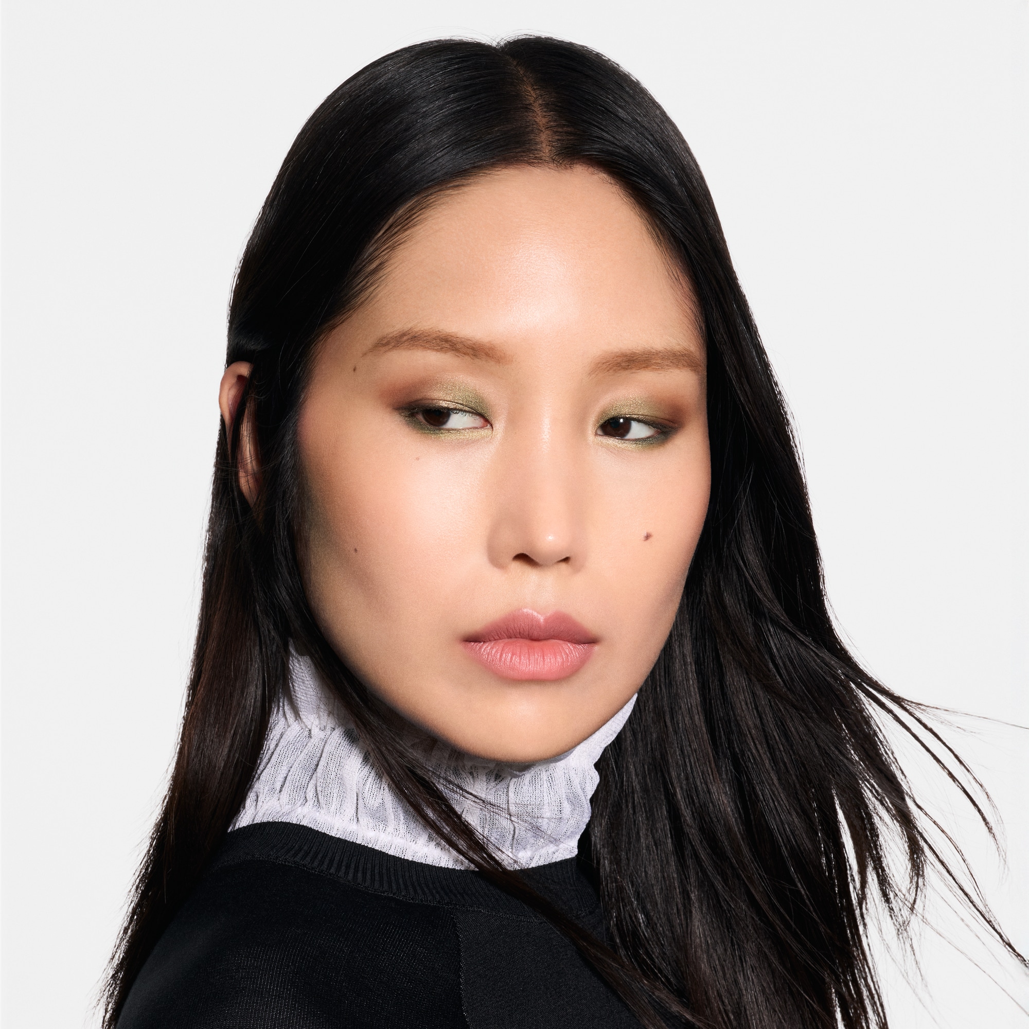 Perfumes and Beauty  - LV Ombres - Eyeshadow Palette  Perfumes and Beauty  Eyes } | LOUIS VUITTON (Product zoom)