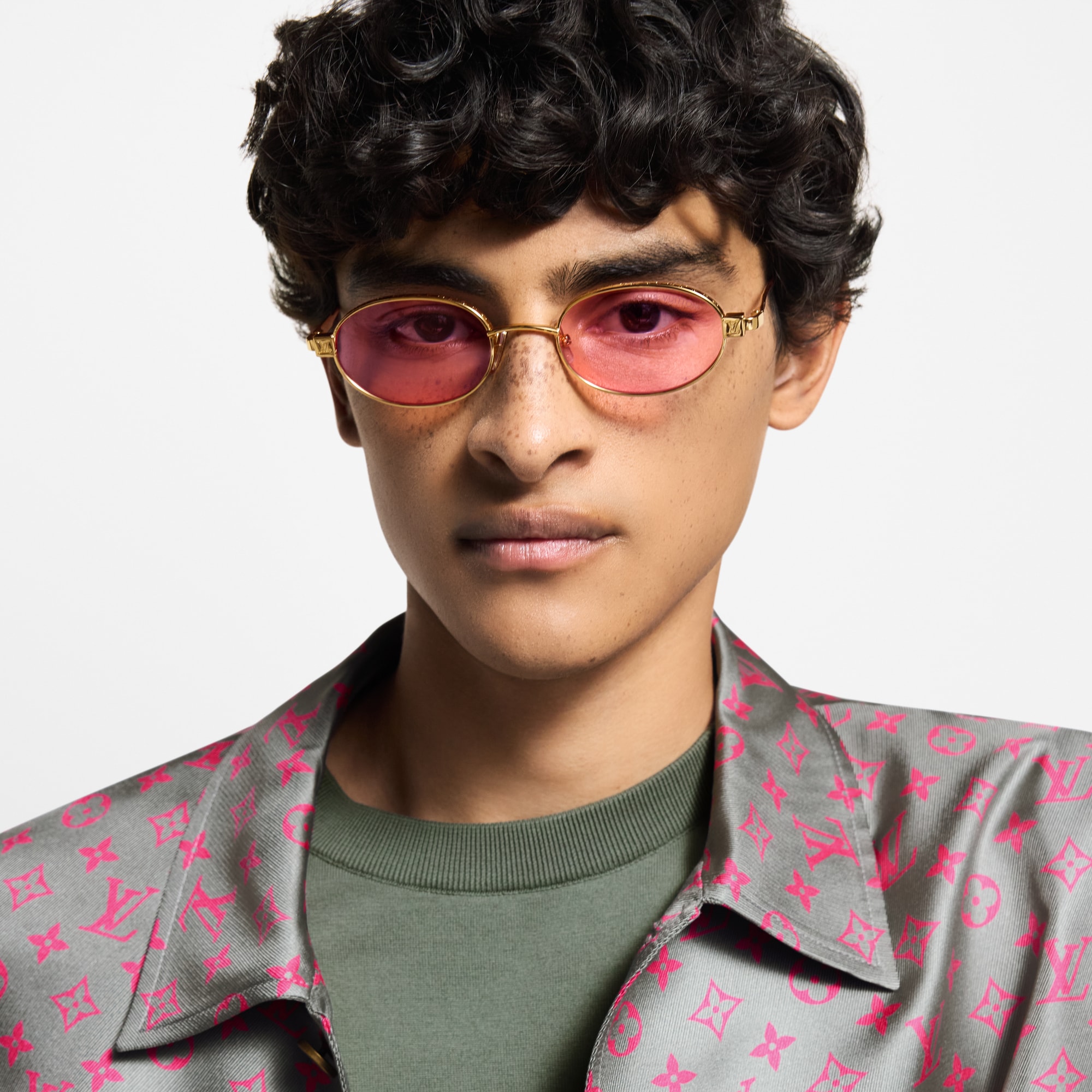 Men - LV Pure Low Oval Sunglasses S00 Men Accessories Sunglasses | LOUIS VUITTON (Product zoom)