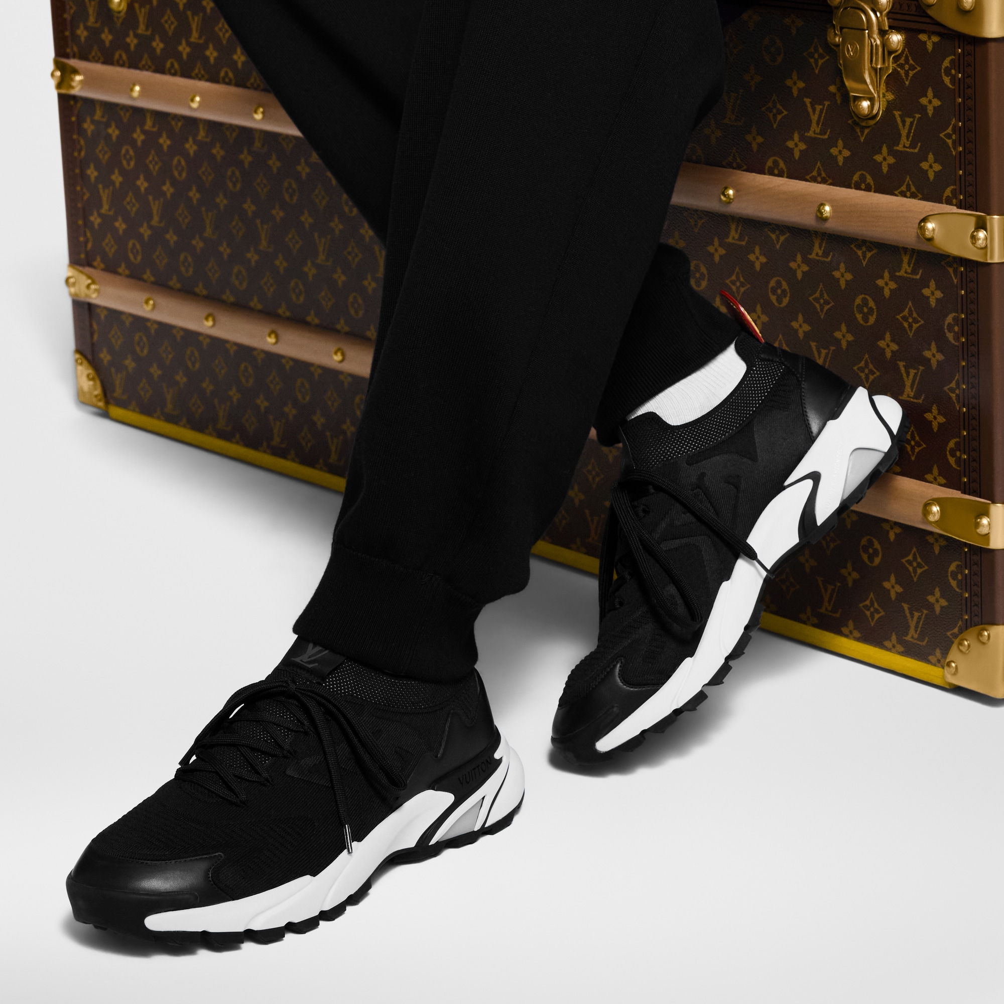Men - LV Runner Tatic Trainers  Men Shoes Trainers | LOUIS VUITTON (Product zoom)