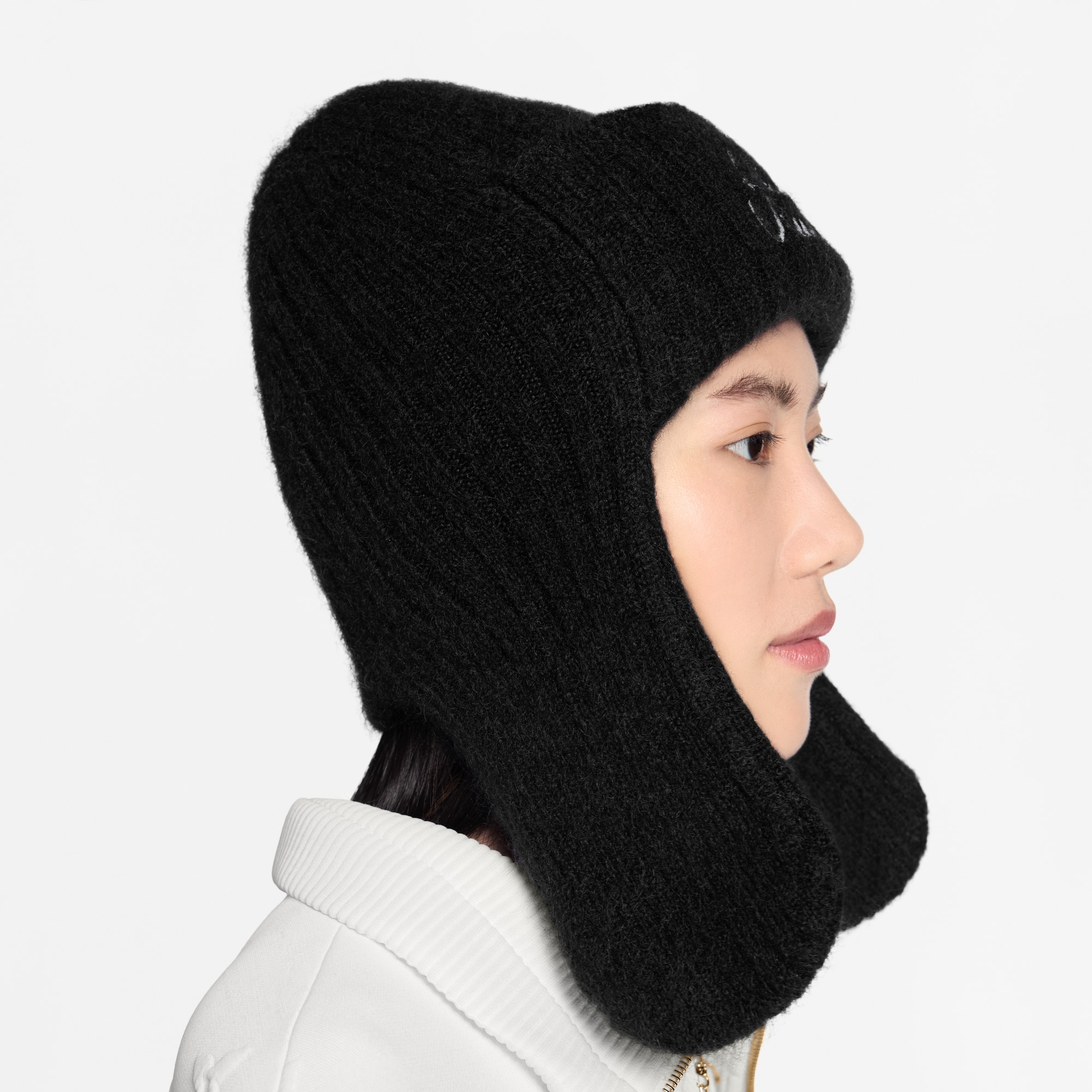 Women - LV Script Beanie S00 Women Accessories Hats & Caps | LOUIS VUITTON (Product zoom)