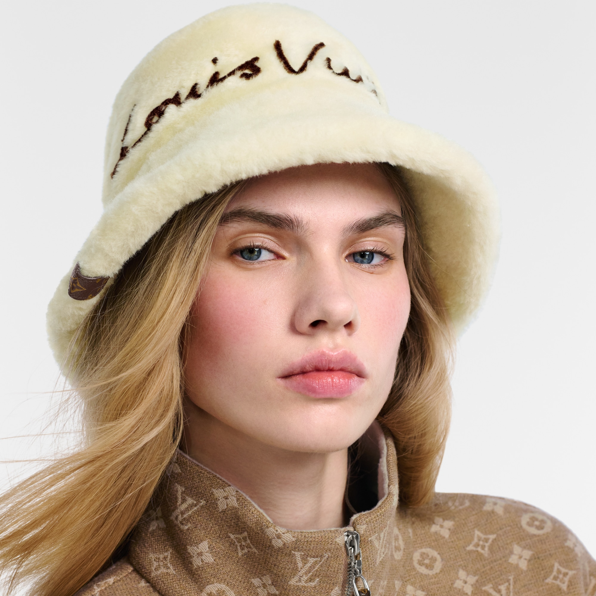 Women - LV Script Cloud Bob S00 Women Accessories Hats & Caps | LOUIS VUITTON (Product zoom)