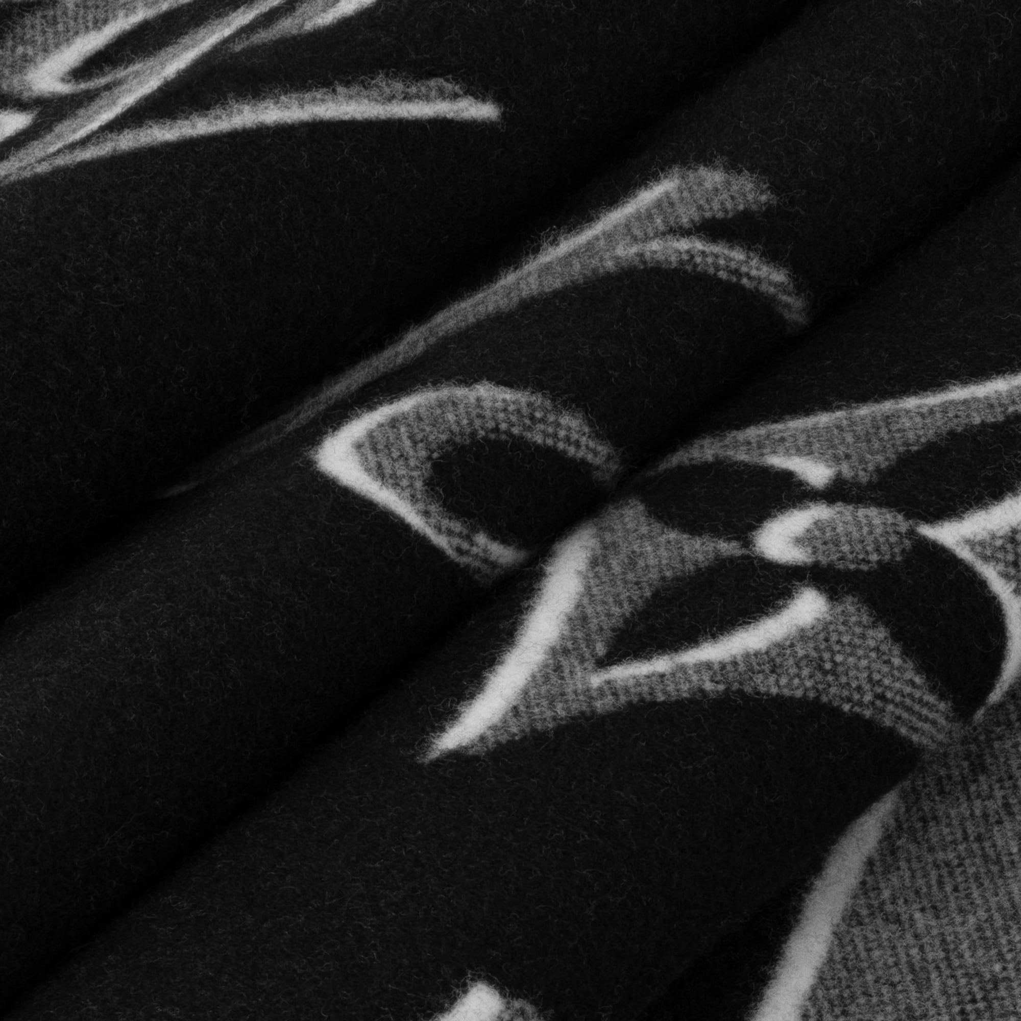 Men - LV Vers Scarf S00 Men Accessories Scarves | LOUIS VUITTON (Product zoom)