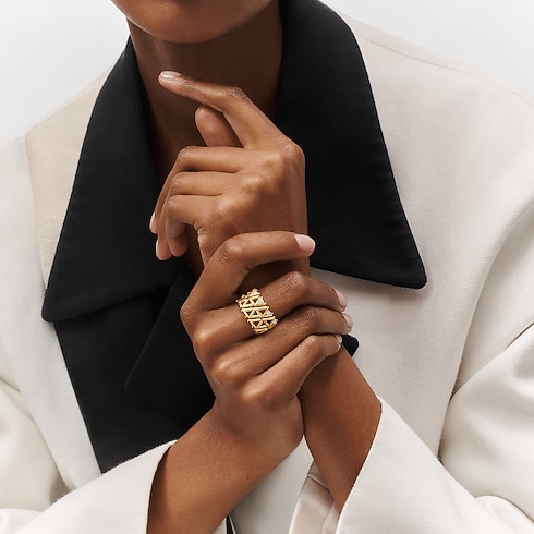 Jewellery - LV Volt Mesh Ring, Yellow Gold And Diamonds Jewellery Categories All Fine Jewellery | LOUIS VUITTON (Product zoom)