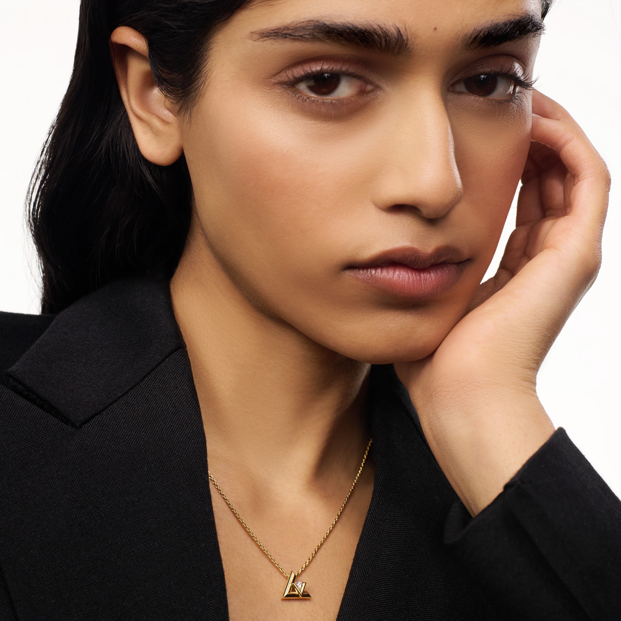 Jewellery - LV Volt One Small Pendant, Yellow Gold And Diamond  Jewellery Categories All Fine Jewellery | LOUIS VUITTON (Product zoom)