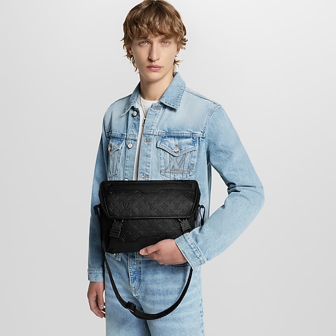 Messenger Voyager PM Bag worn view