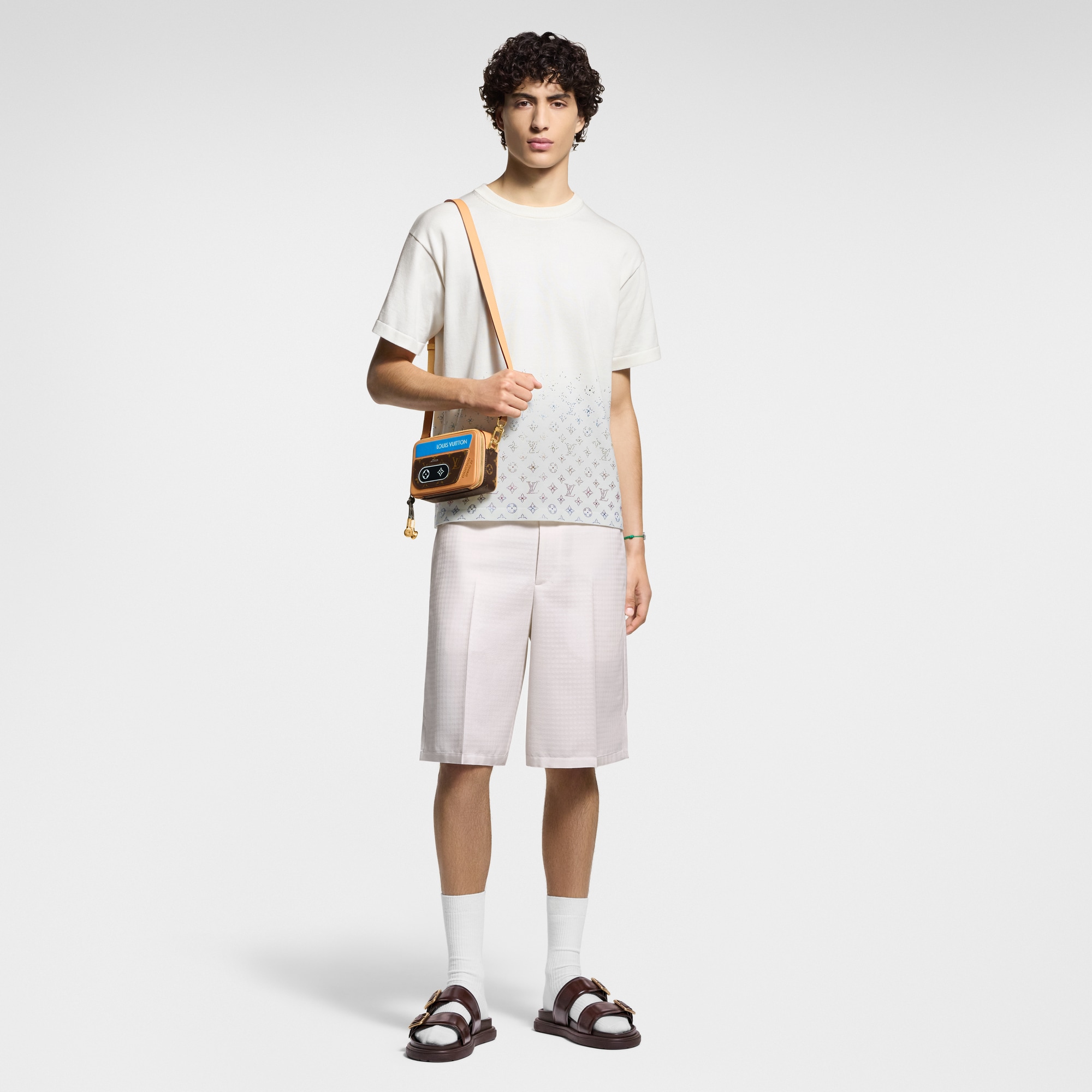 Men - Monogram Gradient Embellished Short-Sleeved Crewneck  Men Ready-to-Wear Knitwear and Sweatshirts | LOUIS VUITTON (Product zoom)