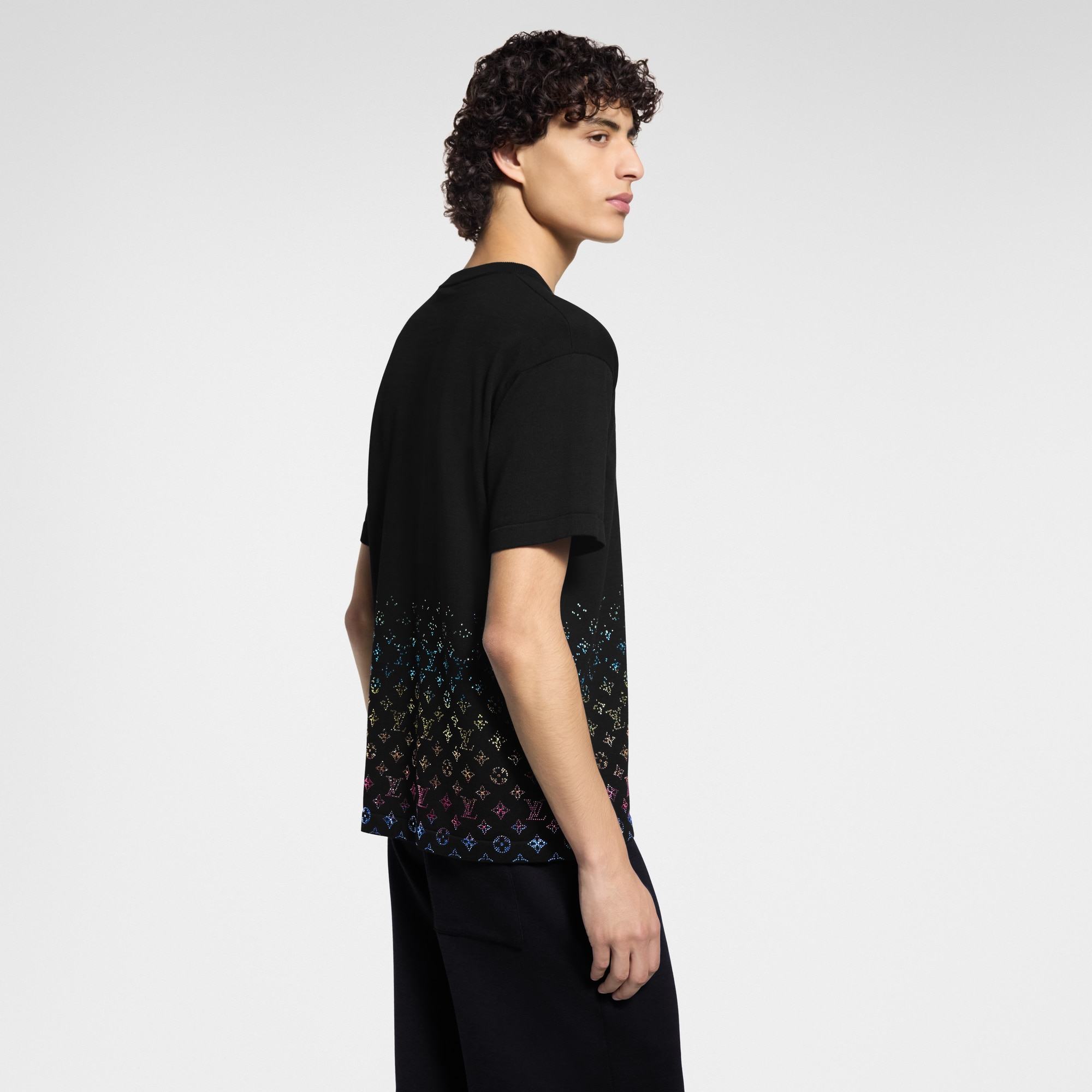 Men - Monogram Gradient Embellished Short-Sleeved Crewneck  Men Ready-to-Wear Knitwear and Sweatshirts | LOUIS VUITTON (Product zoom)