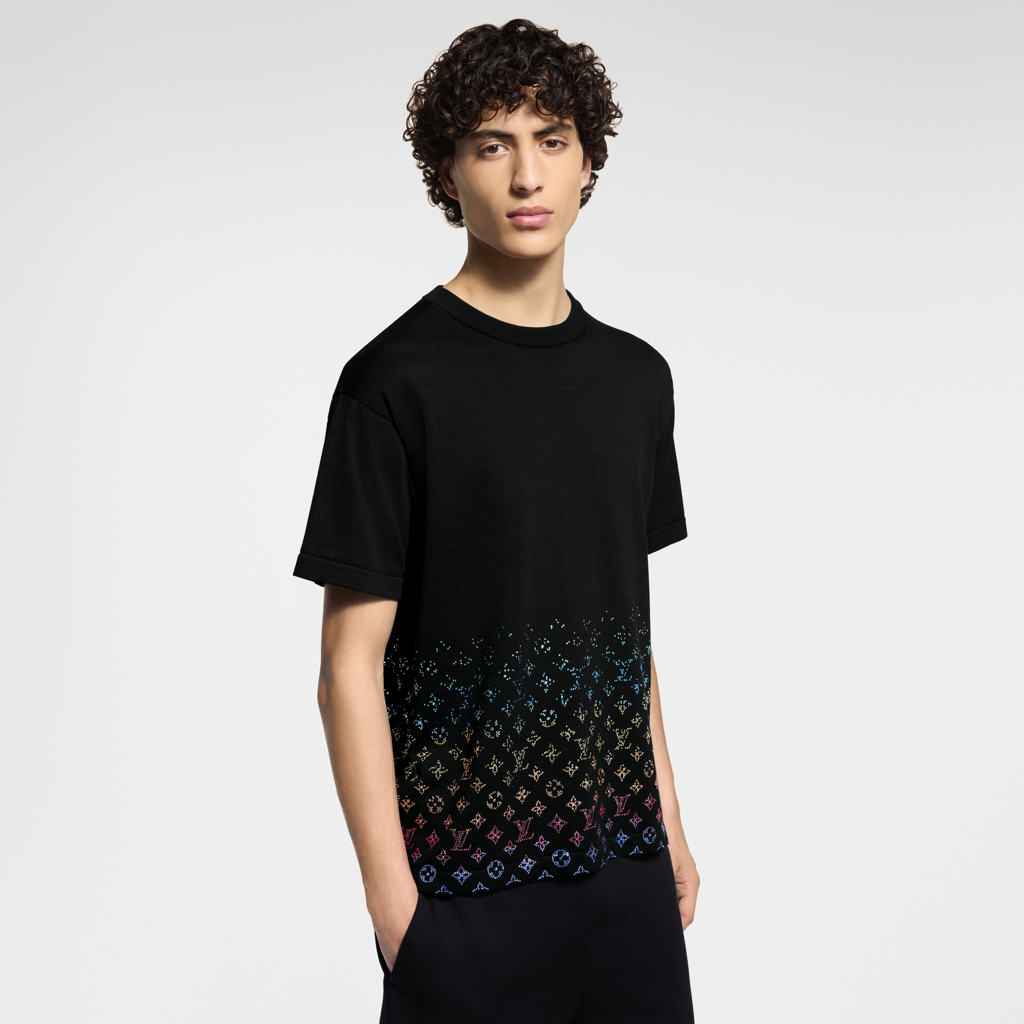 Men - Monogram Gradient Embellished Short-Sleeved Crewneck  Men Ready-to-Wear Knitwear and Sweatshirts | LOUIS VUITTON (Product zoom)