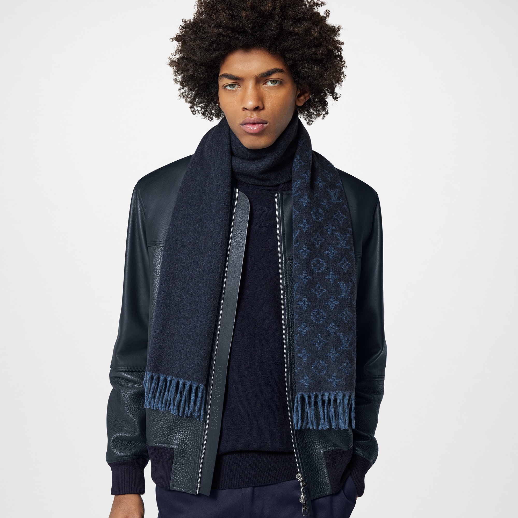 Men - Monogram Gradient Scarf S00 Men Accessories Scarves | LOUIS VUITTON (Product zoom)