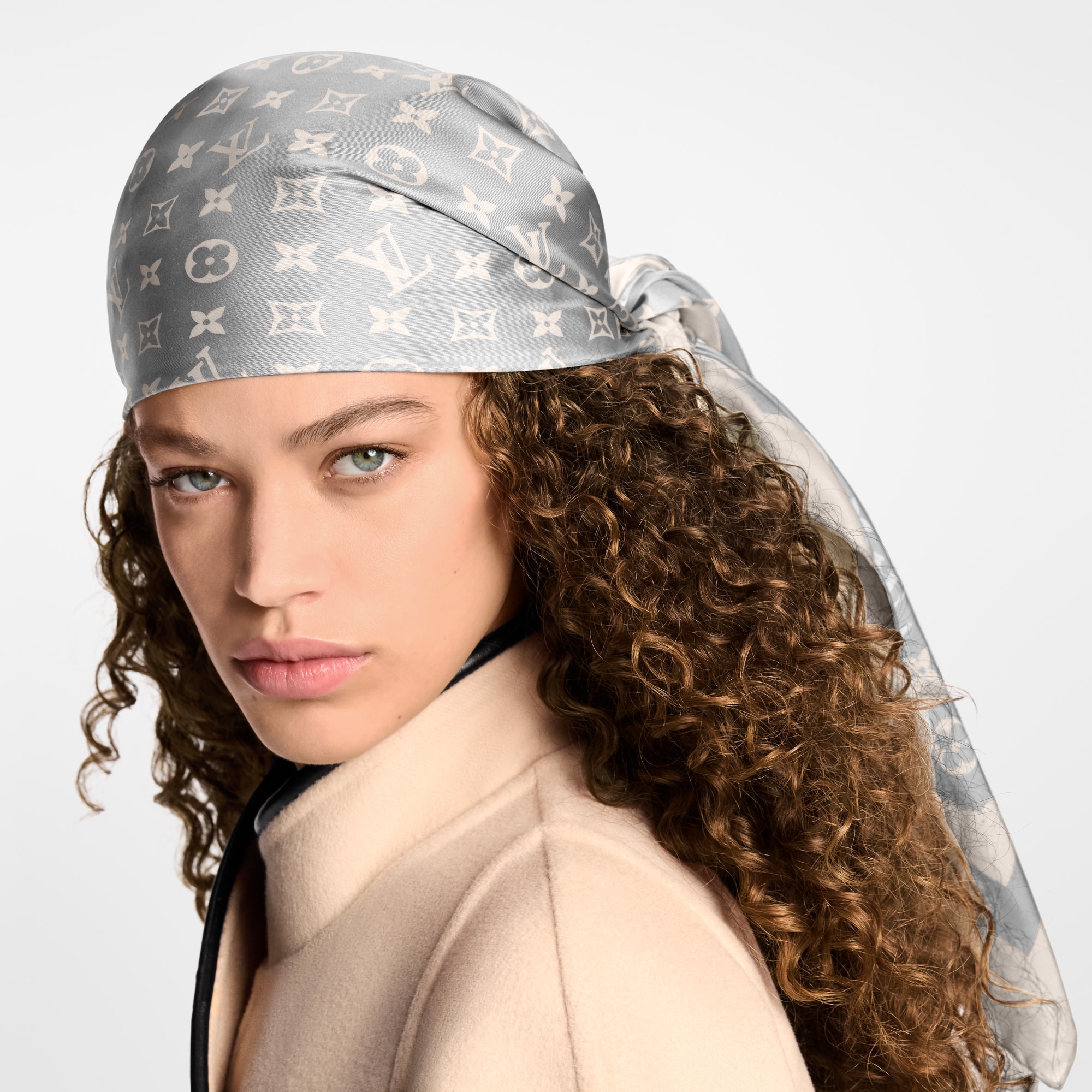 Women - Monogram Silhouette Square 90 S00 Women Accessories Silk Squares and Bandeaux | LOUIS VUITTON (Product zoom)