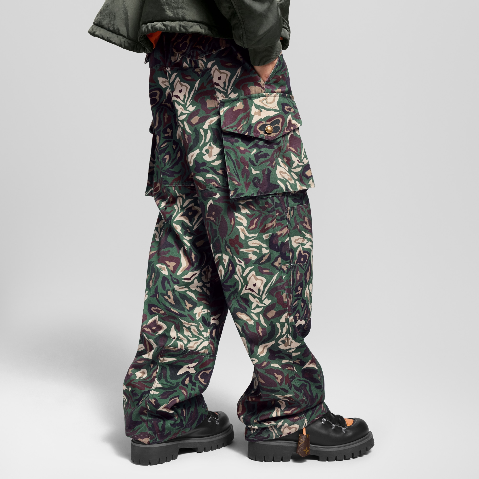 Men - Multi Pocket Cargo Trousers  Men Ready-to-Wear Trousers | LOUIS VUITTON (Product zoom)