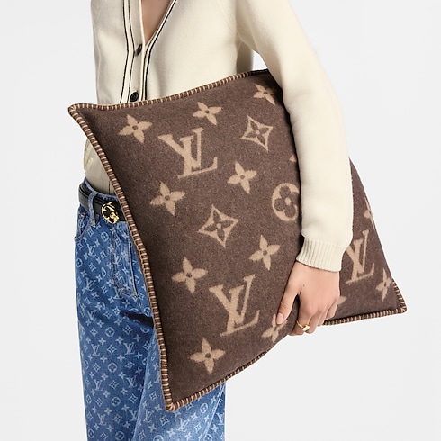 Women - Neo Monogram Cushion S00 Women Accessories Home Textiles | LOUIS VUITTON (Product zoom)