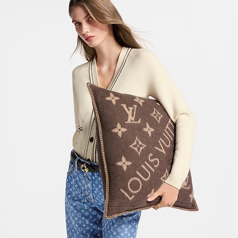 Women - Neo Monogram Cushion S00 Women Accessories Home Textiles | LOUIS VUITTON (Product zoom)