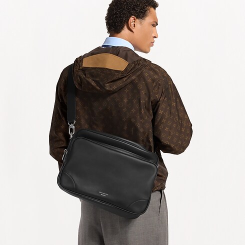 Nil XL Bag cropped worn view