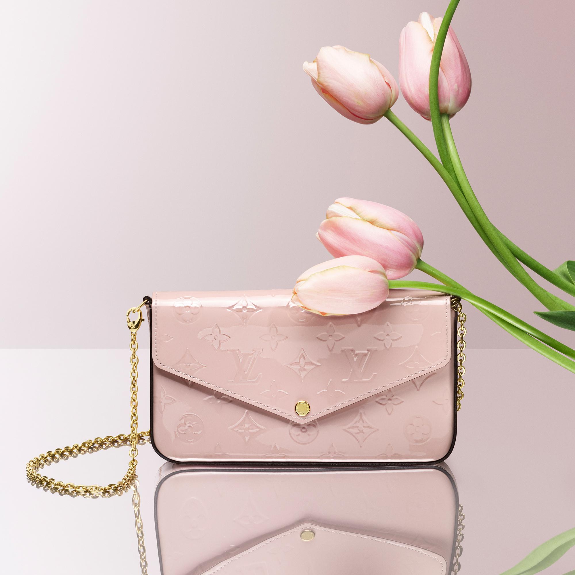 louis vuitton pochette pink