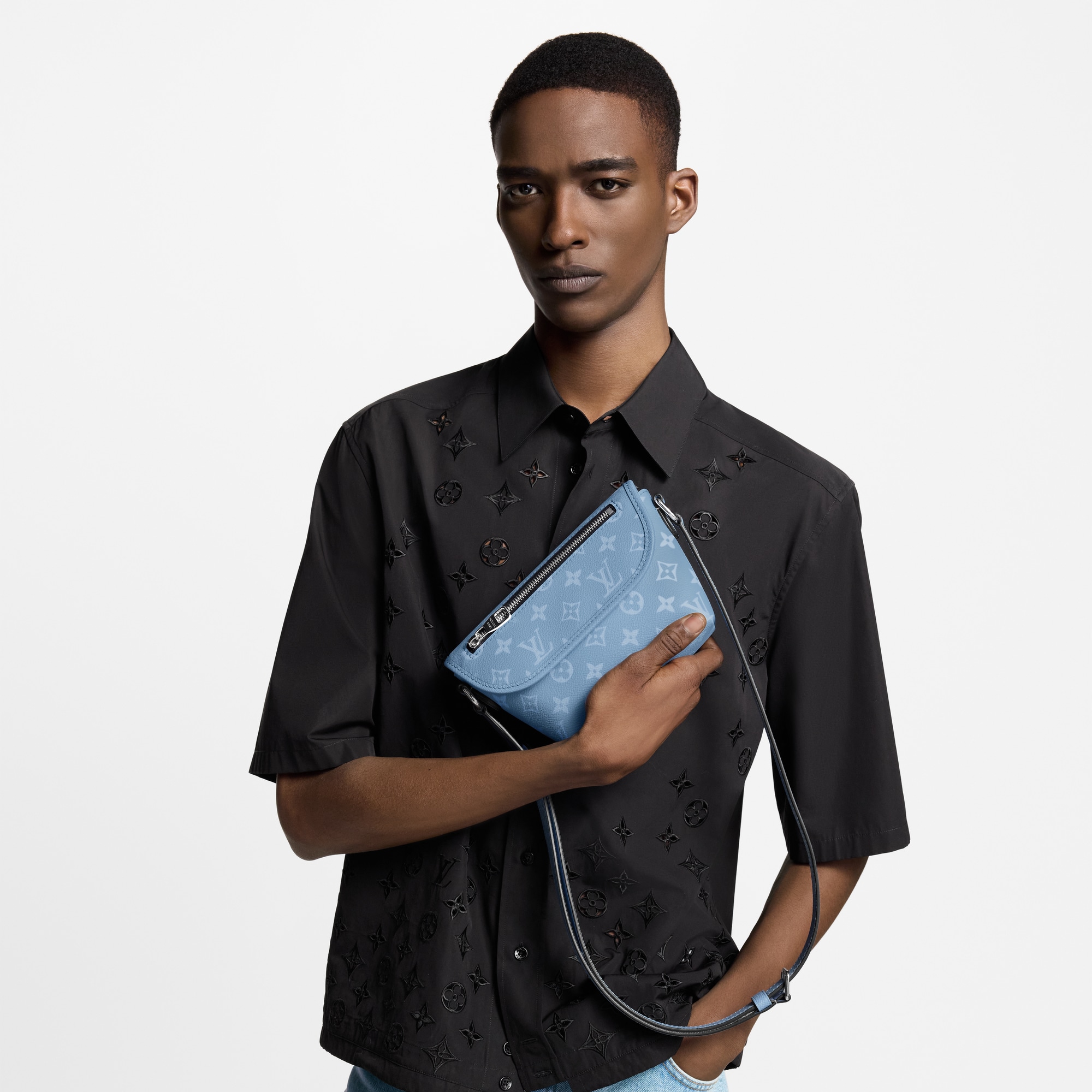 Men - Pulse Wearable Wallet Taigarama Men Wallets and Small Leather Goods Mini Bags | LOUIS VUITTON (Product zoom)