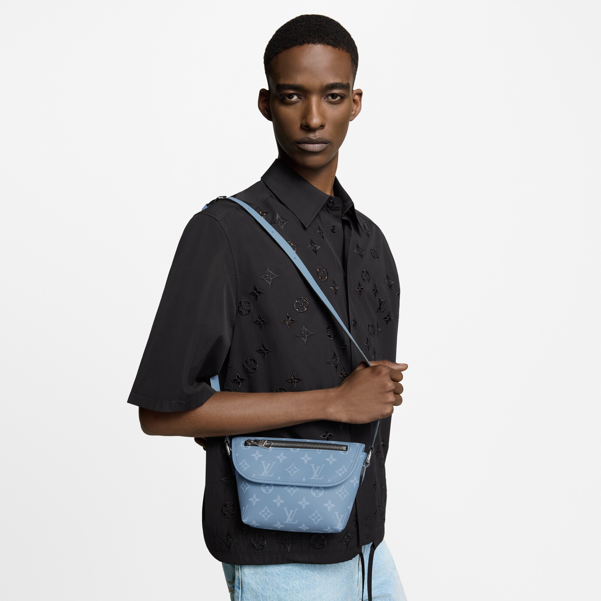 Men - Pulse Wearable Wallet Taigarama Men Wallets and Small Leather Goods Mini Bags | LOUIS VUITTON (Product zoom)