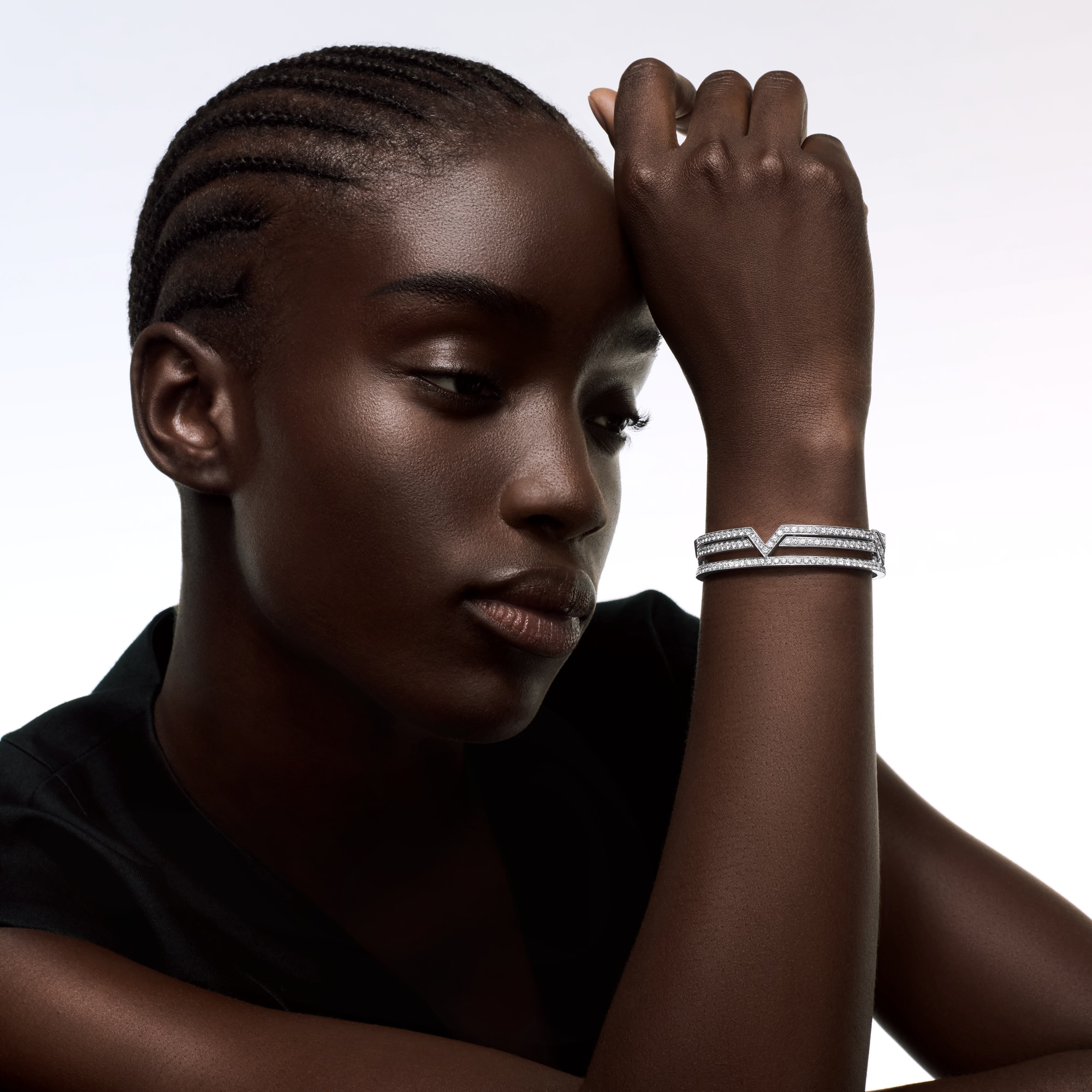 Les Extraordinaires - Pure V Bracelet, White Gold and Diamonds  Les Extraordinaires Jewellery Bracelets | LOUIS VUITTON (Product zoom)