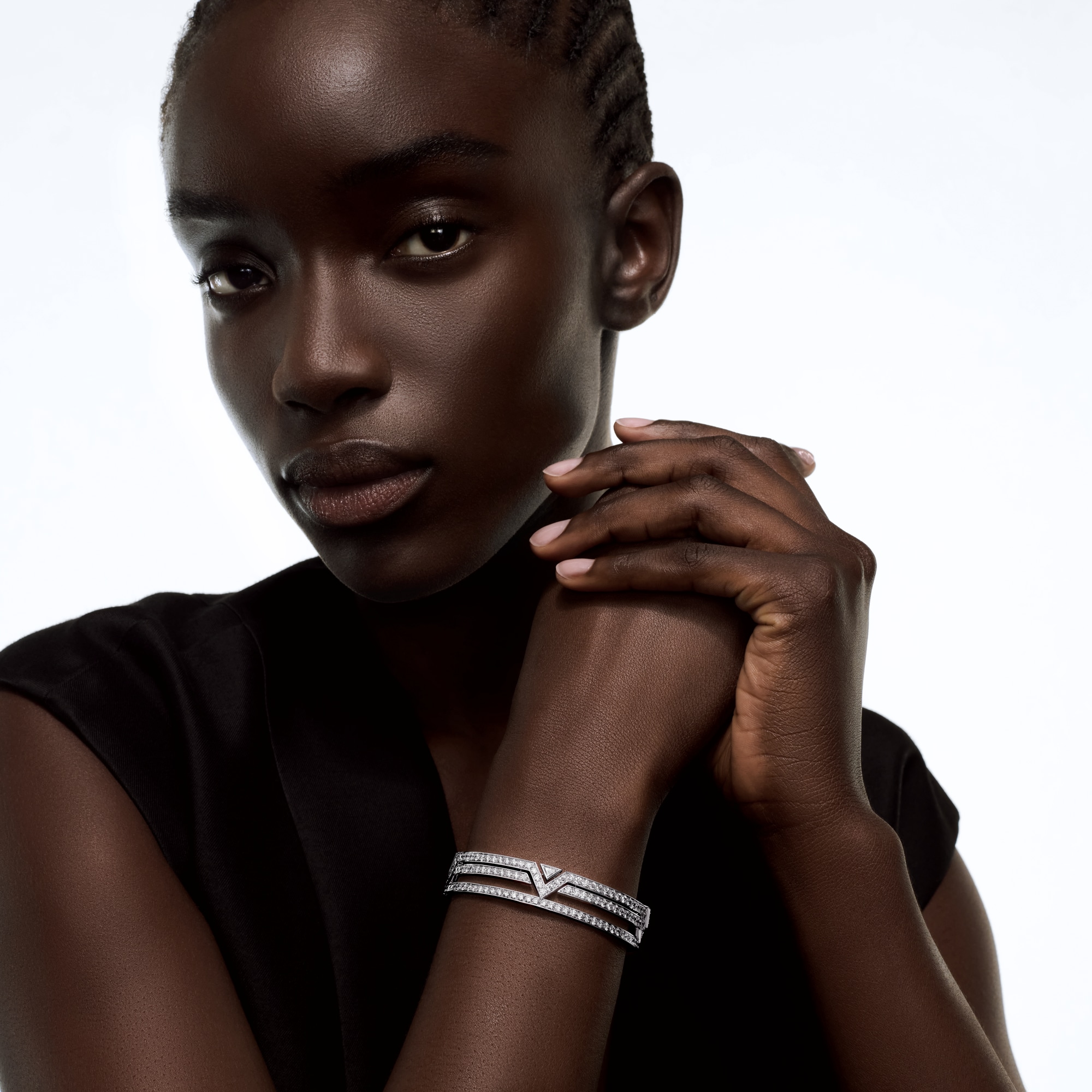 Les Extraordinaires - Pure V Bracelet, White Gold and Diamonds  Les Extraordinaires Jewellery Bracelets | LOUIS VUITTON (Product zoom)