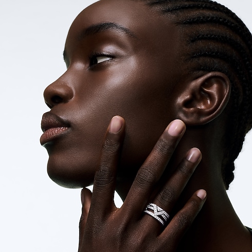 Les Extraordinaires - Pure V Ring, White Gold and Diamonds Les Extraordinaires Jewellery Rings | LOUIS VUITTON (Product zoom)