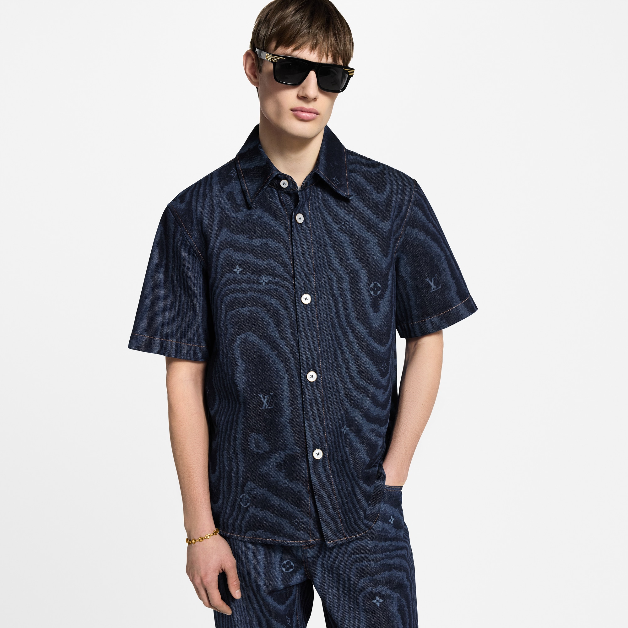 Men - Short-Sleeved Denim Shirt  Men Ready-to-Wear Shirts | LOUIS VUITTON (Product zoom)