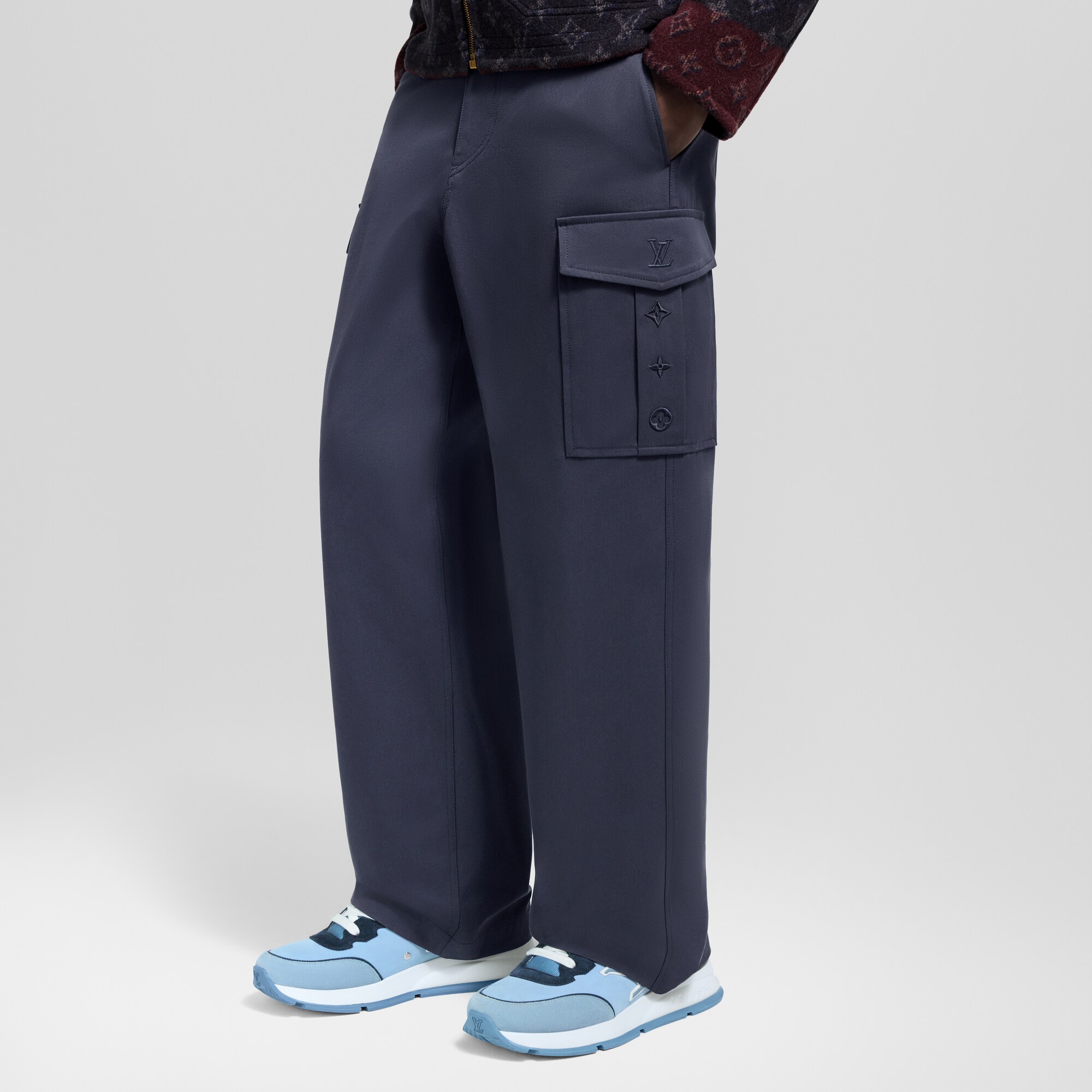 Men - Signature Cargo Trousers  Men Ready-to-Wear Trousers | LOUIS VUITTON (Product zoom)