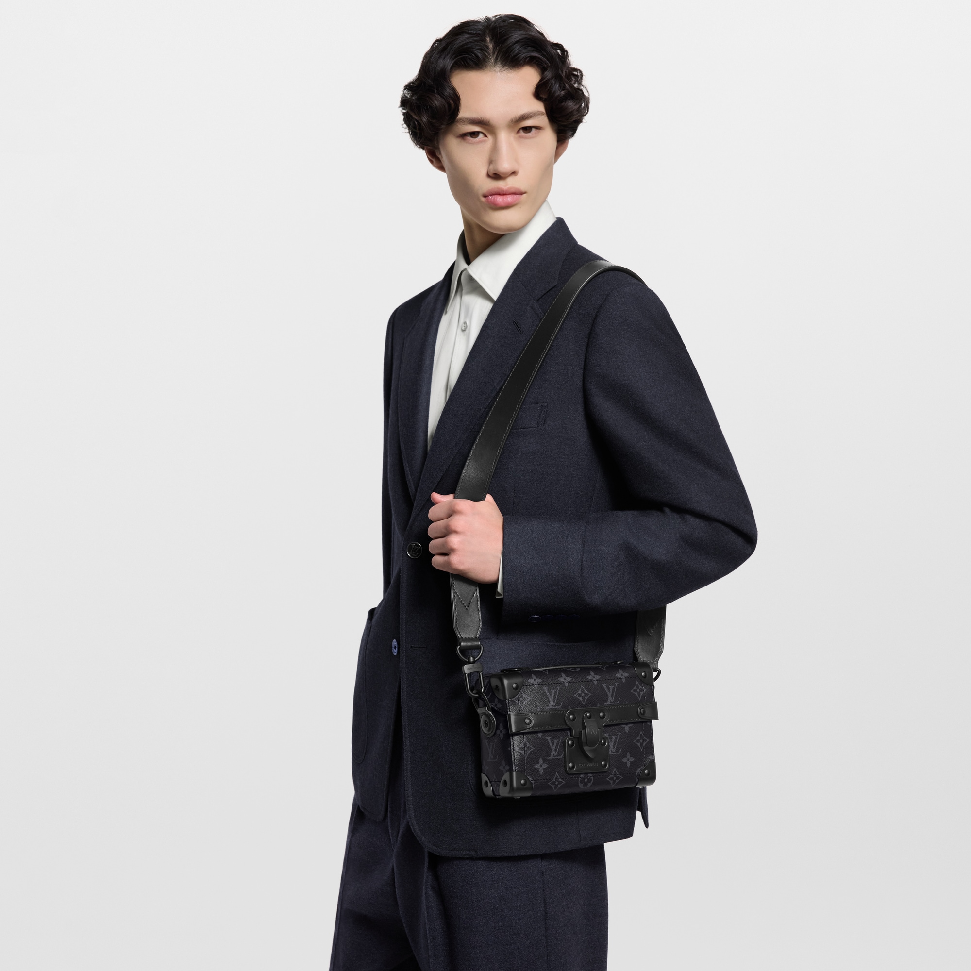 Men - Soul Trunk Bag Monogram Eclipse Men Bags All Collections | LOUIS VUITTON (Product zoom)