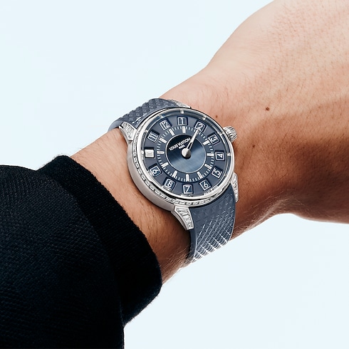 Watches - Tambour Spin Time, Automatic, 39.5MM, White Gold, Hawk's Eye and Diamonds Watches Watches } | LOUIS VUITTON (Product zoom)