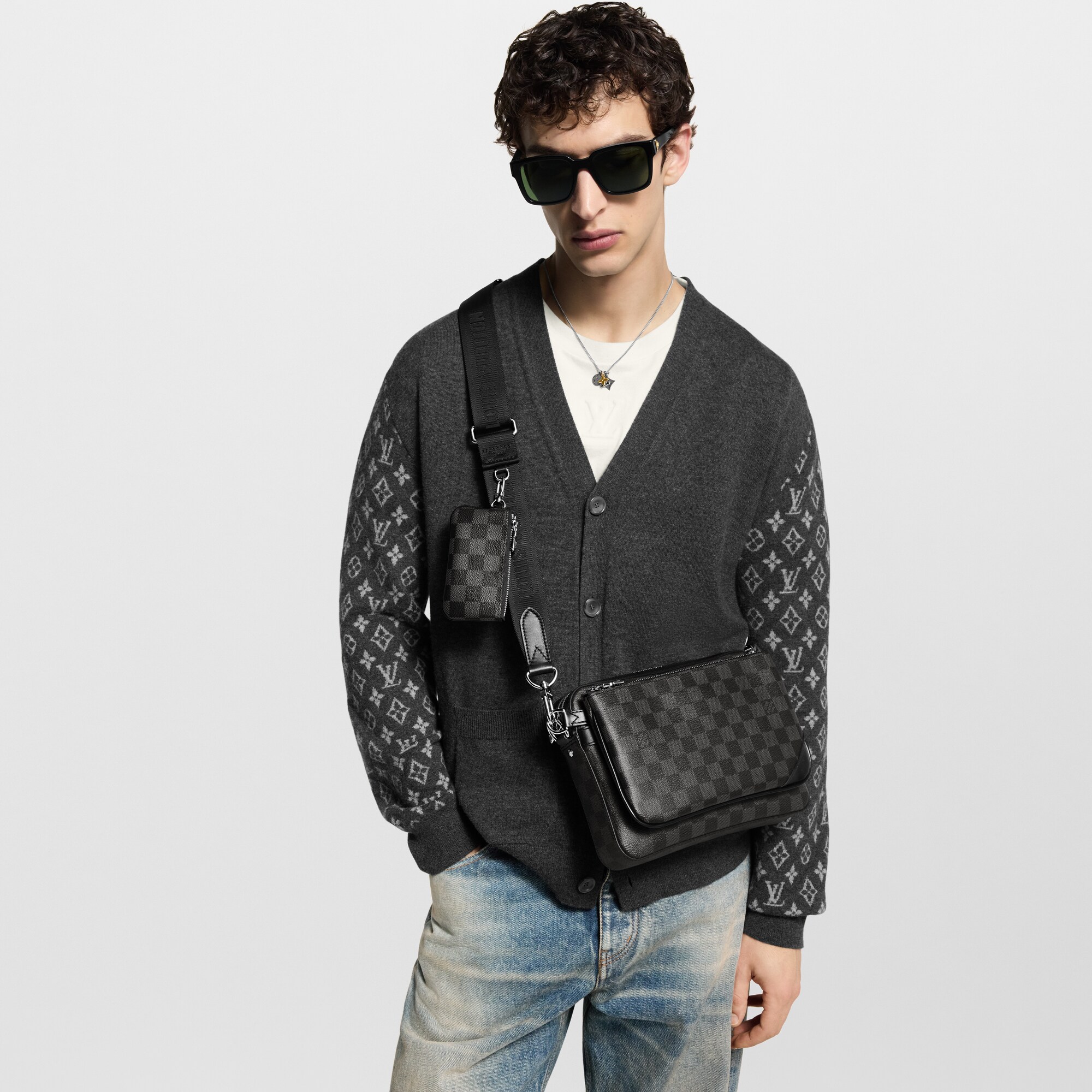 Men - Trio Messenger Bag Damier Graphite Canvas Men Bags All Collections | LOUIS VUITTON (Product zoom)