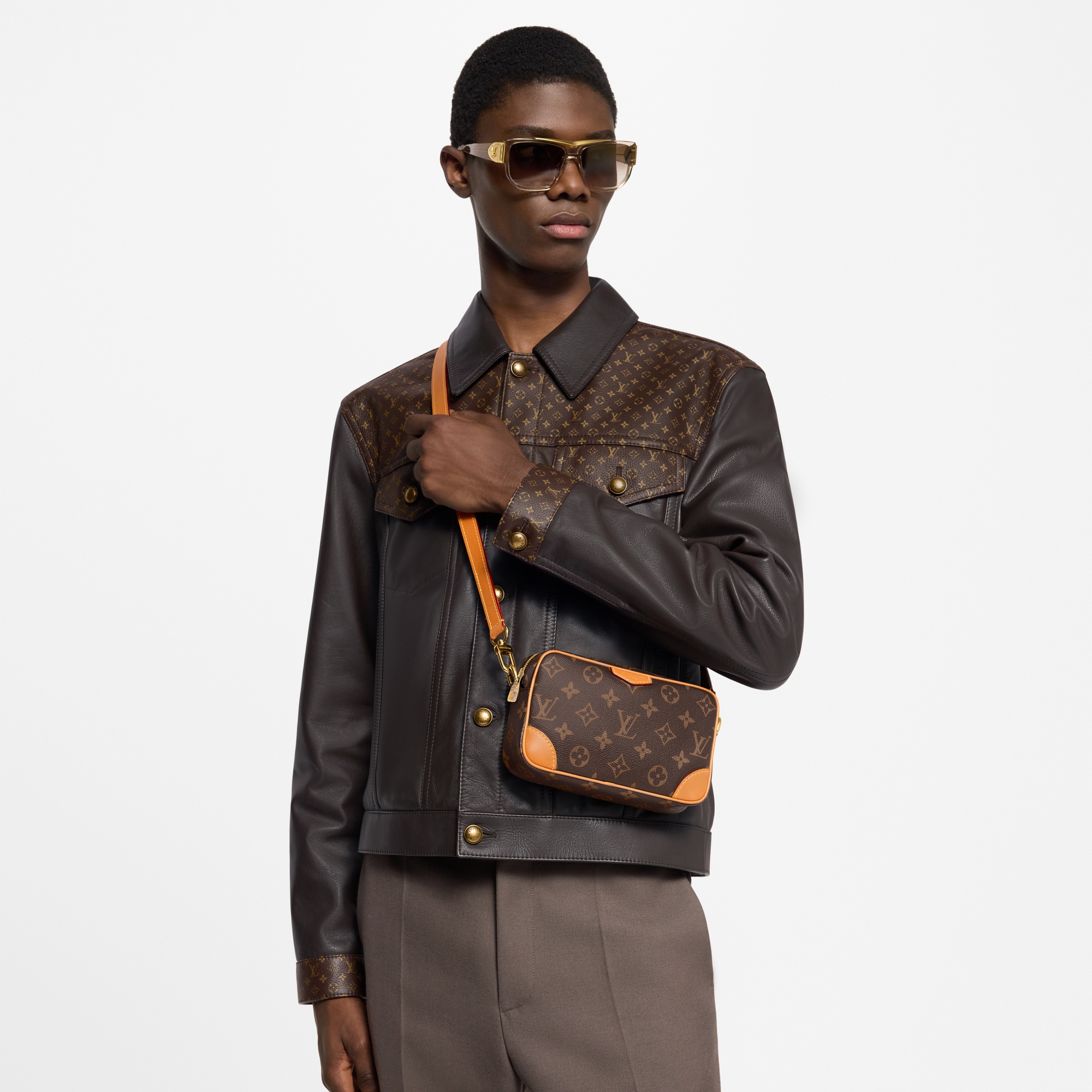 Men - Trocadéro Wearable Wallet G69 Men Wallets and Small Leather Goods Mini Bags | LOUIS VUITTON (Product zoom)