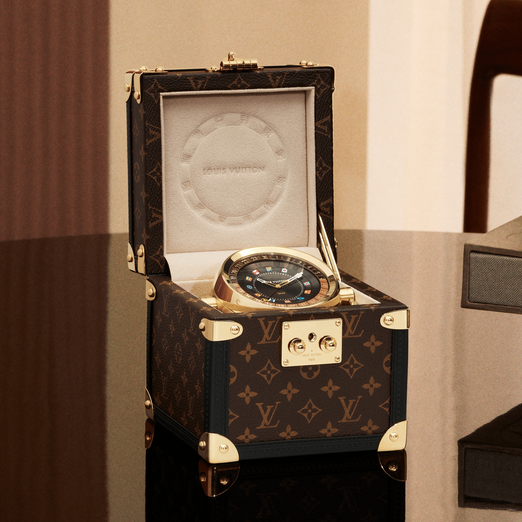 Watches - Trunk Table Clock, Quartz, 80mm, brass, Monogram  Watches Watches } | LOUIS VUITTON (Product zoom)