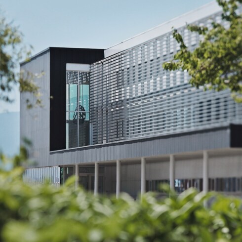 Watches - Trunk Table Clock, Quartz, 80mm, brass, Monogram Watches Watches } | LOUIS VUITTON